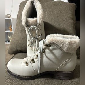 Earth Origins Boots 7.5 Wide